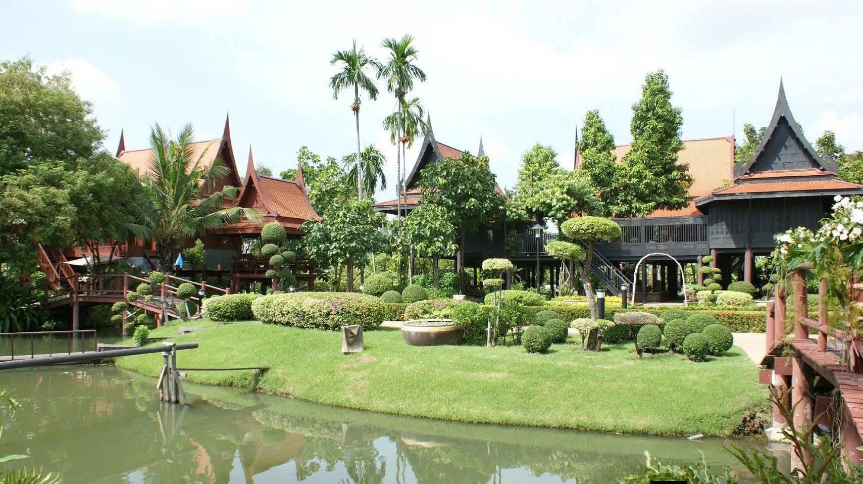 title - เที่ยวอยุธยา อย่าลืมแวะเข้ามาชมงานศิลปหัตถกรรมและงานศิลป์ ที่ ศูนย์ส่งเสริมและพัฒนาพัฒนาอาชีพเสริมนอกภาคการเกษตร (ศูนย์ศิลปาชีพบางไทรฯ (เดิม))